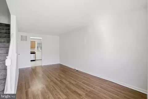 Living - 18 Dorrell, Sterling, VA 20165 photo 1 of 2