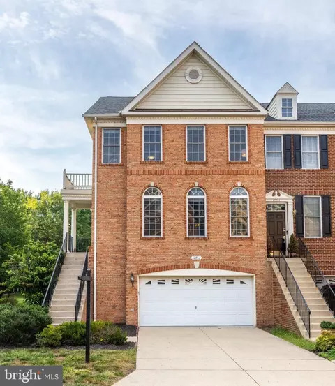 Exterior - 42752 Locklear Ter, Chantilly, VA 20152 photo 2 of 8