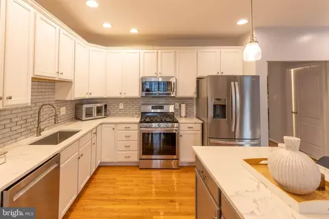 Kitchen - 42752 Locklear Ter, Chantilly, VA 20152 photo 1 of 1