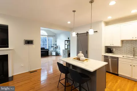Entry Way - 42752 Locklear Ter, Chantilly, VA 20152 photo 2 of 4