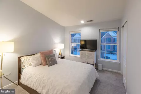 Bedroom - 42752 Locklear Ter, Chantilly, VA 20152 photo 3 of 4