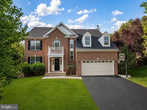 825 Santmyer Dr SE, Leesburg, VA 20175