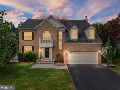 825 Santmyer Dr SE, Leesburg, VA 20175