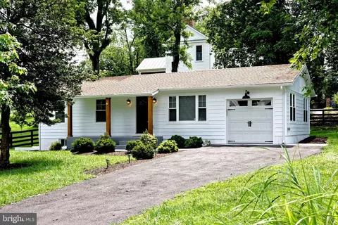 409 E Marshall St E, Middleburg, VA 20117