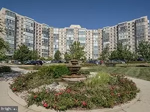 19365 Cypress Ridge Ter #821, Leesburg, VA 20176