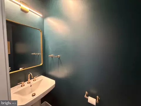 Bath - 22976 Copper Tree Ter, Ashburn, VA 20148 photo 1 of 3