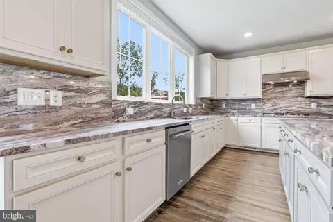 Kitchen - 22976 Copper Tree Ter, Ashburn, VA 20148 photo 2 of 3
