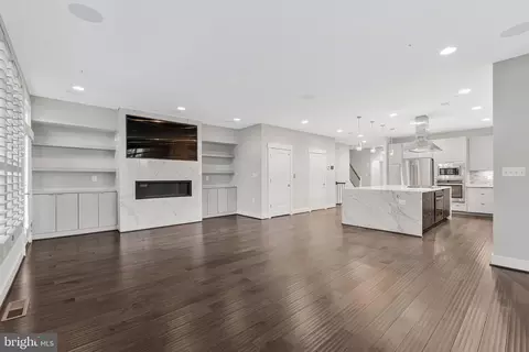 Living - 42384 Soave Dr, Brambleton, VA 20148 photo 2 of 7