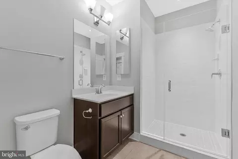 Bath - 42384 Soave Dr, Brambleton, VA 20148 photo 1 of 7