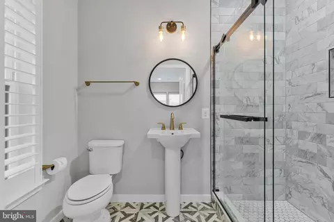 Bath - 42384 Soave Dr, Brambleton, VA 20148 photo 6 of 7