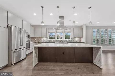 Kitchen - 42384 Soave Dr, Brambleton, VA 20148 photo 4 of 4