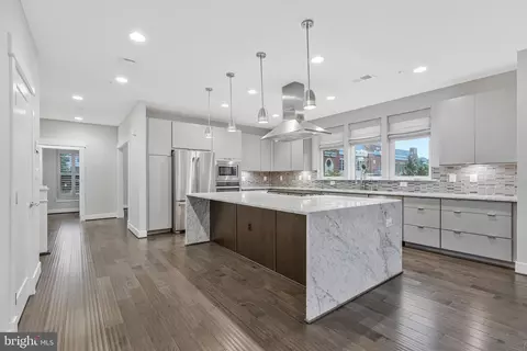 Kitchen - 42384 Soave Dr, Brambleton, VA 20148 photo 3 of 4