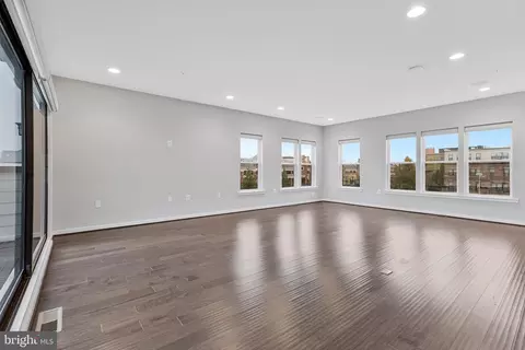 Living - 42384 Soave Dr, Brambleton, VA 20148 photo 6 of 7