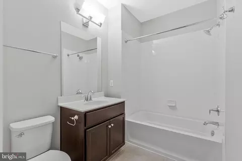 Bath - 42384 Soave Dr, Brambleton, VA 20148 photo 5 of 7