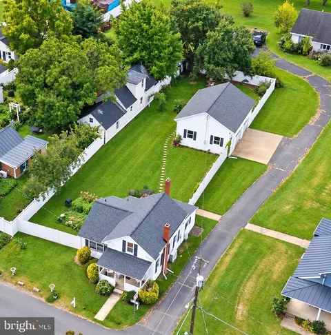 12 E Pennsylvania Ave E, Lovettsville, VA 20180