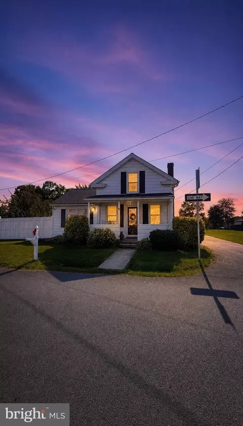 12 E Pennsylvania Ave E, Lovettsville, VA 20180