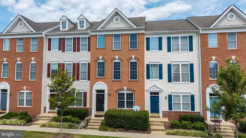 42810 Sykes Ter, Chantilly, VA 20152