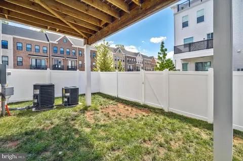 Exterior - 23057 Blue Eagle Ter, Ashburn, VA 20148 photo 5 of 8
