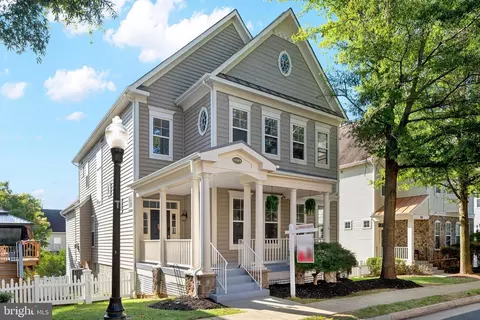 17562 Lethridge Cir, Round Hill, VA 20141