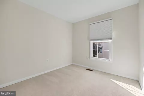 Bedroom - 21130 Winding Brook Sq, Ashburn, VA 20147 photo 6 of 8