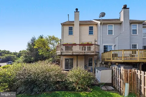 Exterior - 21130 Winding Brook Sq, Ashburn, VA 20147 photo 8 of 9