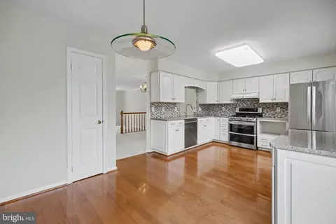 Kitchen - 21130 Winding Brook Sq, Ashburn, VA 20147 photo 9 of 9