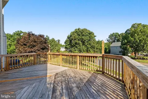 Exterior - 21130 Winding Brook Sq, Ashburn, VA 20147 photo 5 of 9