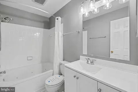 Bath - 21130 Winding Brook Sq, Ashburn, VA 20147 photo 4 of 5