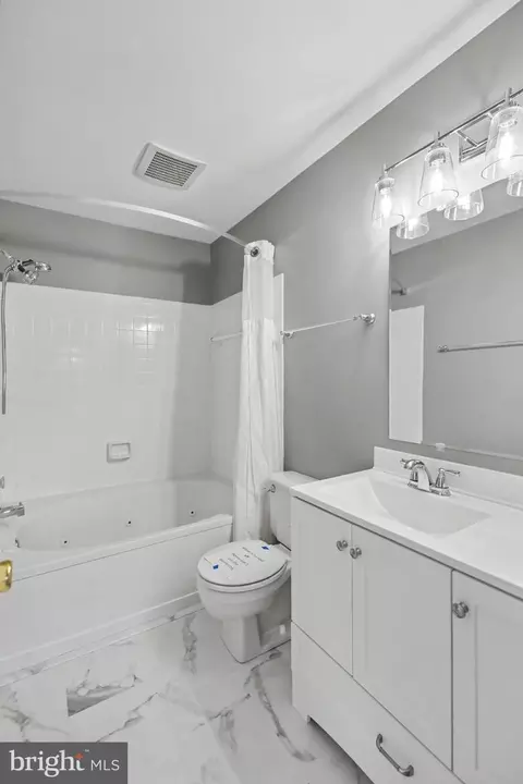 Bath - 21130 Winding Brook Sq, Ashburn, VA 20147 photo 5 of 5