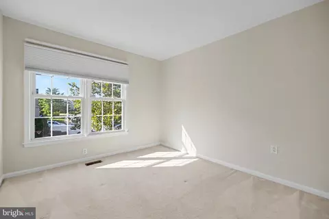 Bedroom - 21130 Winding Brook Sq, Ashburn, VA 20147 photo 4 of 8