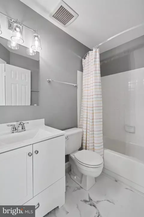 Bath - 21130 Winding Brook Sq, Ashburn, VA 20147 photo 3 of 5