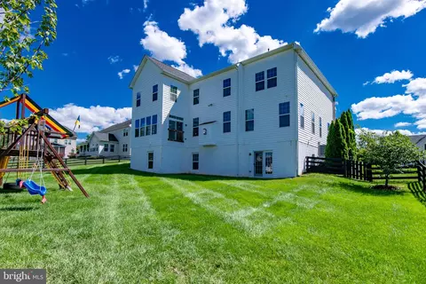 Exterior - 26647 Foxwarren Way, Chantilly, VA 20152 photo 2 of 4