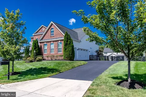Exterior - 26647 Foxwarren Way, Chantilly, VA 20152 photo 1 of 4