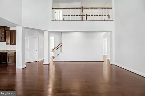 Living - 26647 Foxwarren Way, Chantilly, VA 20152 photo 2 of 4