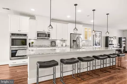 Kitchen - 20536 Milbridge Ter, Ashburn, VA 20147 photo 4 of 5