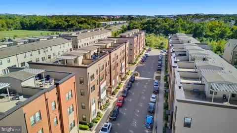 View/Area - 20536 Milbridge Ter, Ashburn, VA 20147 photo 2 of 10