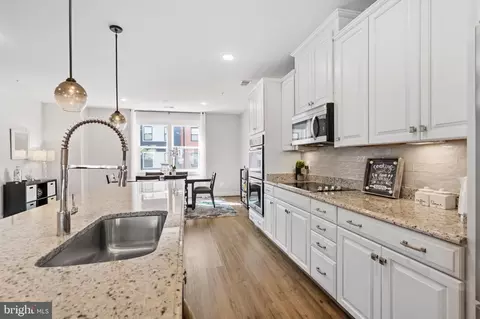 Entry Way - 20536 Milbridge Ter, Ashburn, VA 20147 photo 6 of 15
