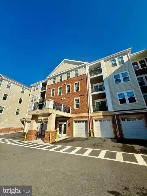 700 Mount Airy Ter NE #202, Leesburg, VA 20176