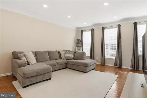 Living - 25114 Monteith Ter, Chantilly, VA 20152 photo 3 of 4