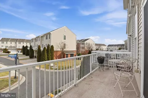 Exterior - 25114 Monteith Ter, Chantilly, VA 20152 photo 4 of 5