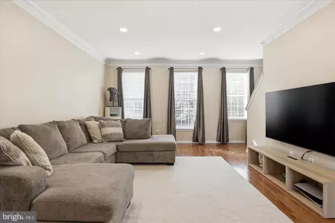 Living - 25114 Monteith Ter, Chantilly, VA 20152 photo 2 of 4