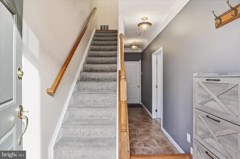 Entry Way - 25114 Monteith Ter, Chantilly, VA 20152 photo 1 of 2