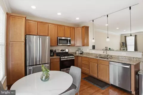 Kitchen - 25114 Monteith Ter, Chantilly, VA 20152 photo 3 of 4