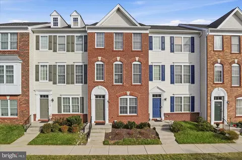 Exterior - 25114 Monteith Ter, Chantilly, VA 20152 photo 2 of 5