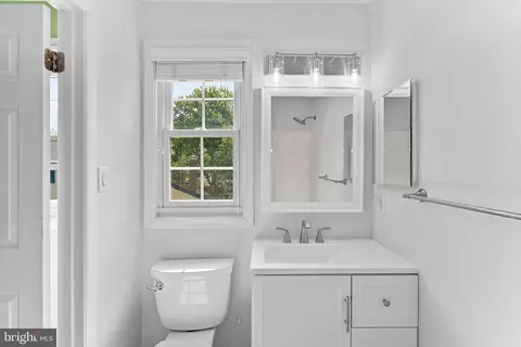 Bath - 115 Coffee Tree Ct, Sterling, VA 20164 photo 4 of 5