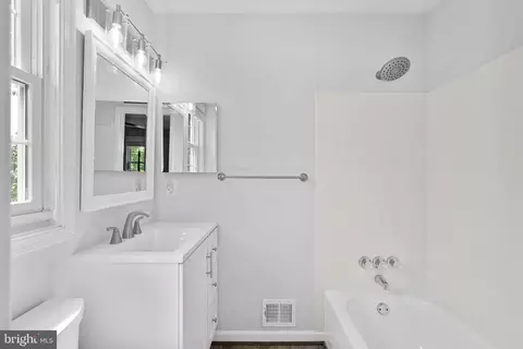 Bath - 115 Coffee Tree Ct, Sterling, VA 20164 photo 2 of 5