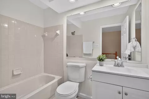 Bath - 45577 Hutchens Sq, Sterling, VA 20166 photo 2 of 3