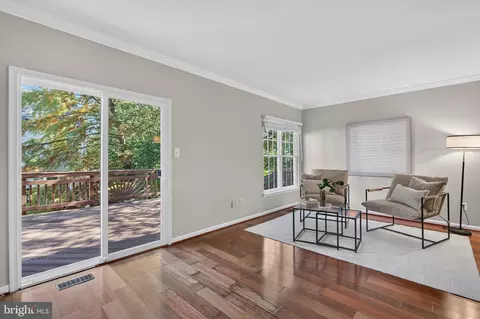 Living - 45577 Hutchens Sq, Sterling, VA 20166 photo 2 of 4