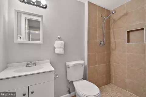 Bath - 45577 Hutchens Sq, Sterling, VA 20166 photo 3 of 3