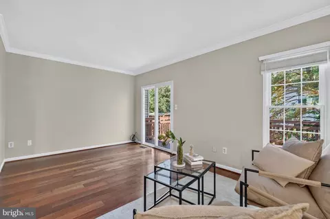 Living - 45577 Hutchens Sq, Sterling, VA 20166 photo 3 of 4